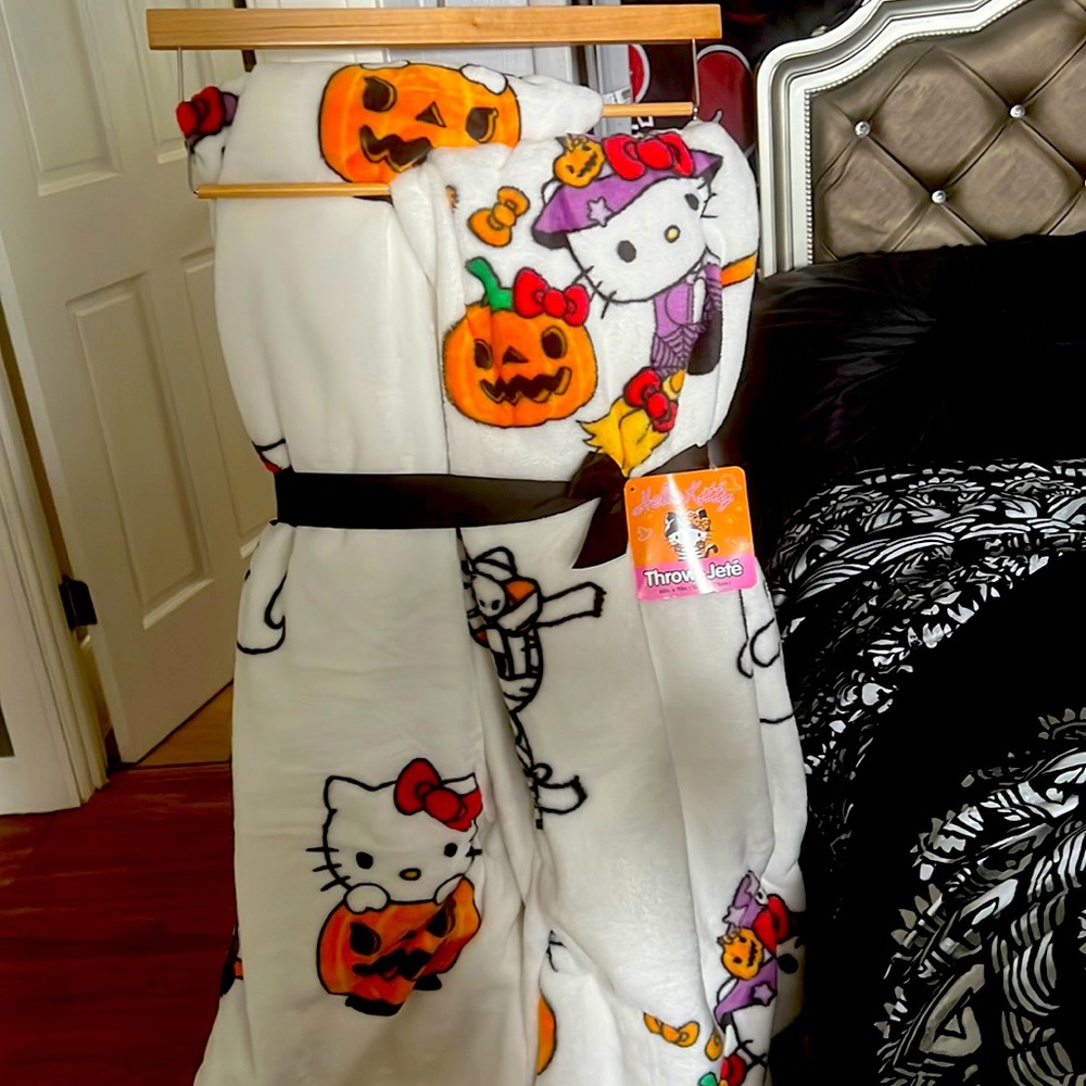Hello kitty pack of 2 blankets